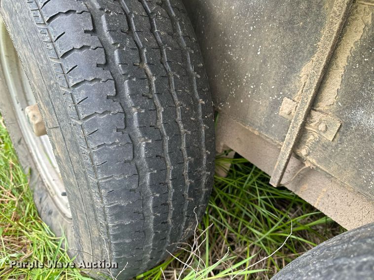 image for item LR9724 2003 Bison AlumaSport  livestock trailer