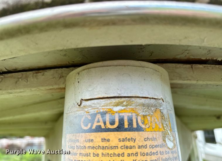 image for item LR9724 2003 Bison AlumaSport  livestock trailer