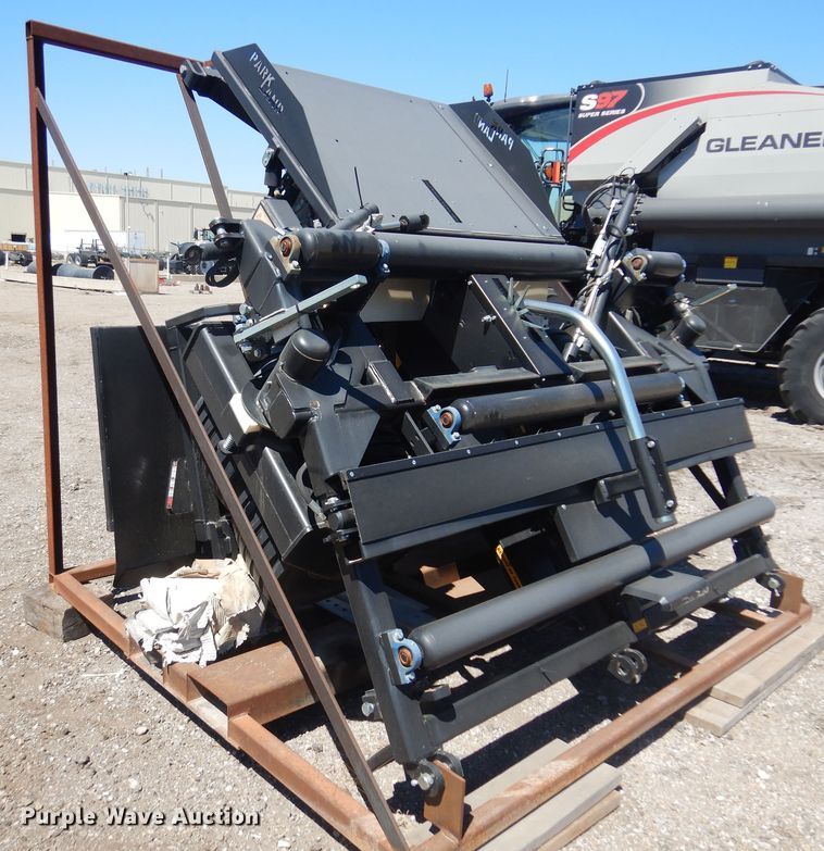 image for item LT9663 Parkland 453  hay bale accumulator