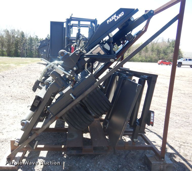 image for item LT9663 Parkland 453  hay bale accumulator