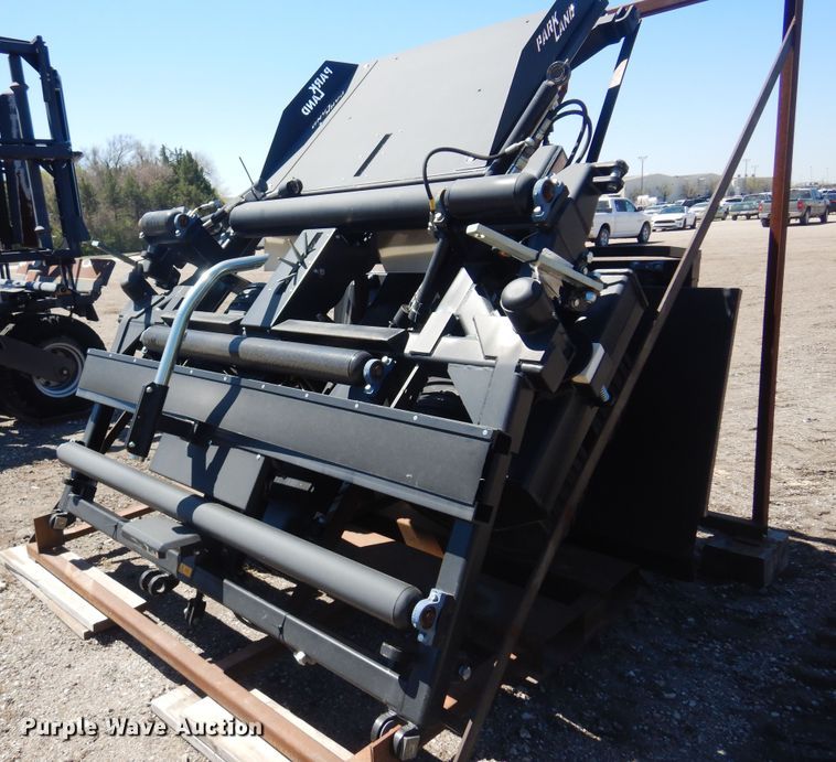 image for item LT9663 Parkland 453  hay bale accumulator