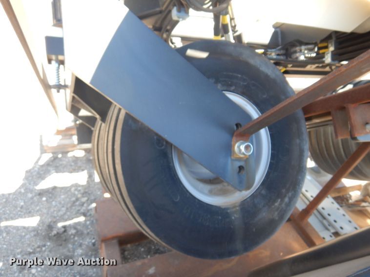 image for item LT9663 Parkland 453  hay bale accumulator