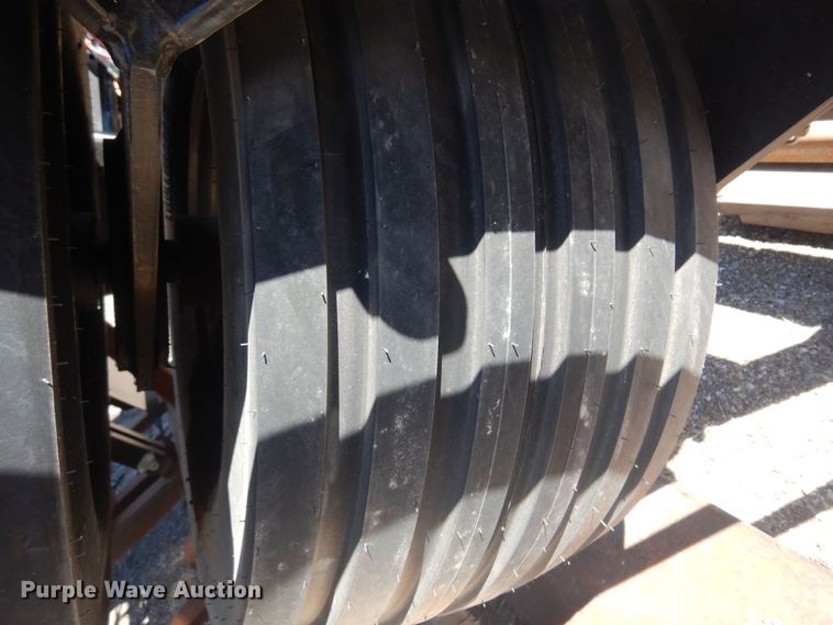 image for item LT9663 Parkland 453  hay bale accumulator