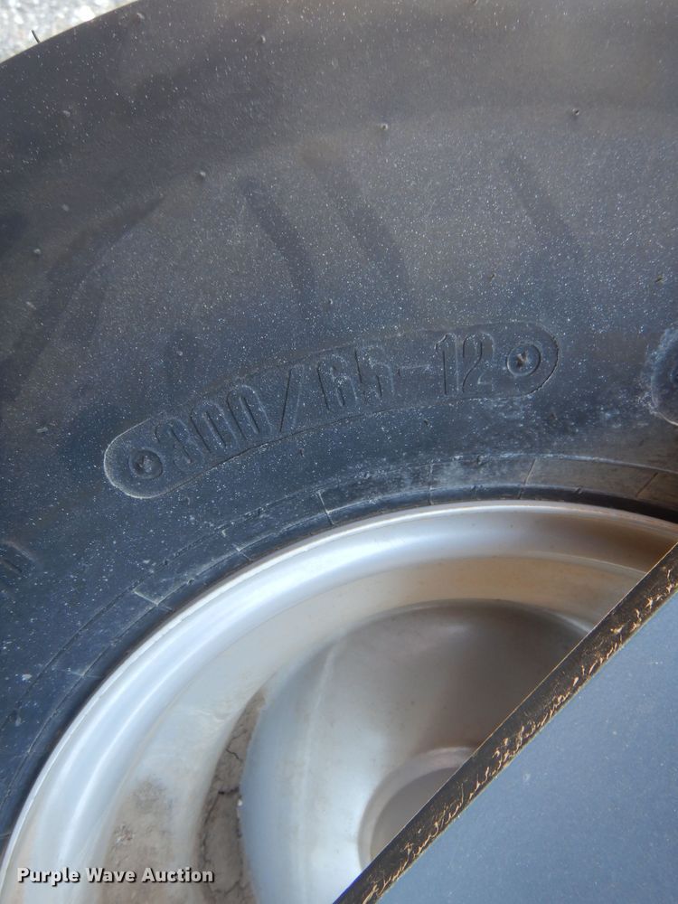 image for item LT9663 Parkland 453  hay bale accumulator