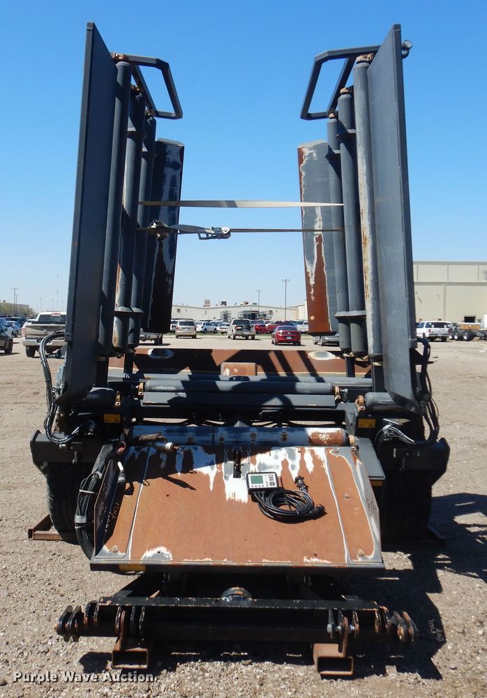 image for item LT9664 2016 Park Land 455  bale accumulator