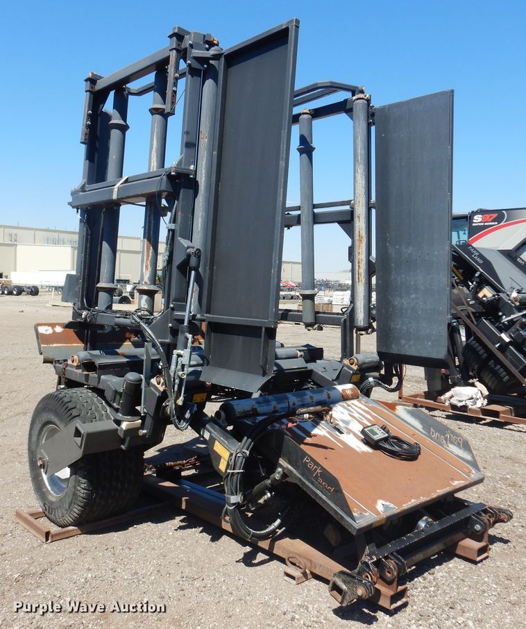 image for item LT9664 2016 Park Land 455  bale accumulator