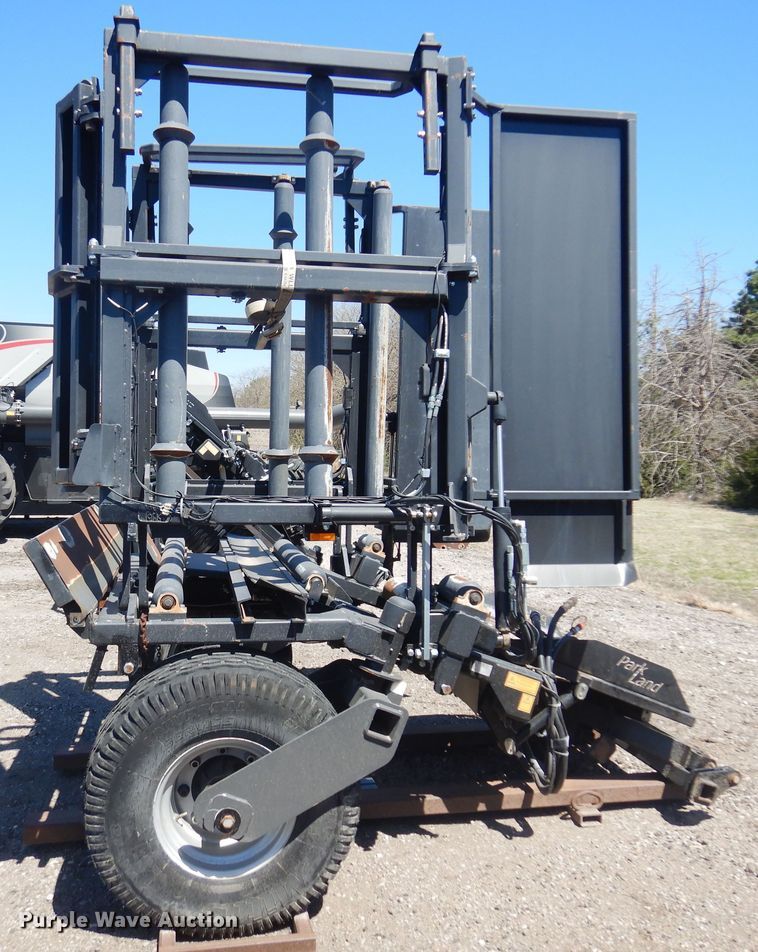 image for item LT9664 2016 Park Land 455  bale accumulator