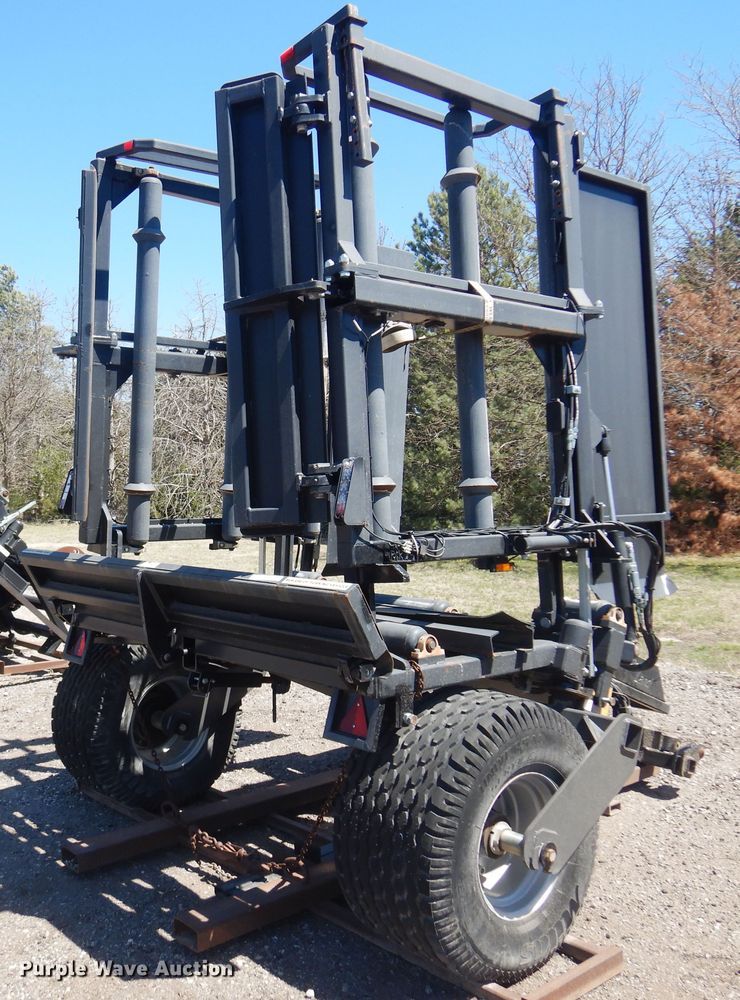 image for item LT9664 2016 Park Land 455  bale accumulator