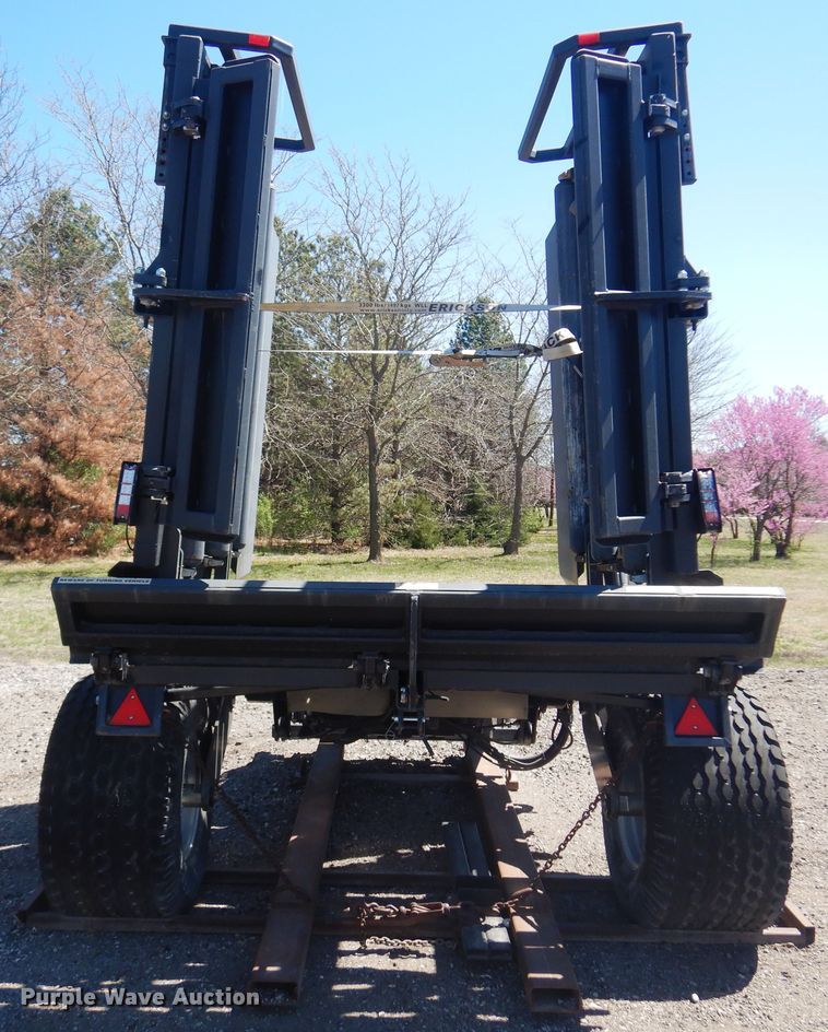 image for item LT9664 2016 Park Land 455  bale accumulator