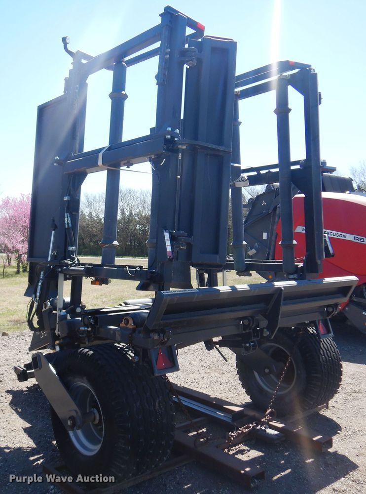 image for item LT9664 2016 Park Land 455  bale accumulator