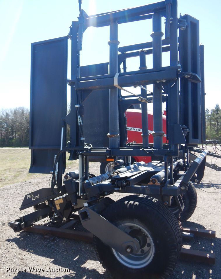 image for item LT9664 2016 Park Land 455  bale accumulator