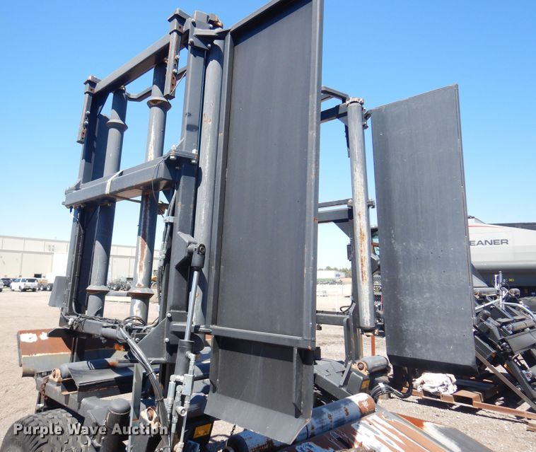 image for item LT9664 2016 Park Land 455  bale accumulator