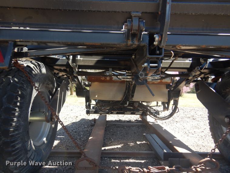 image for item LT9664 2016 Park Land 455  bale accumulator