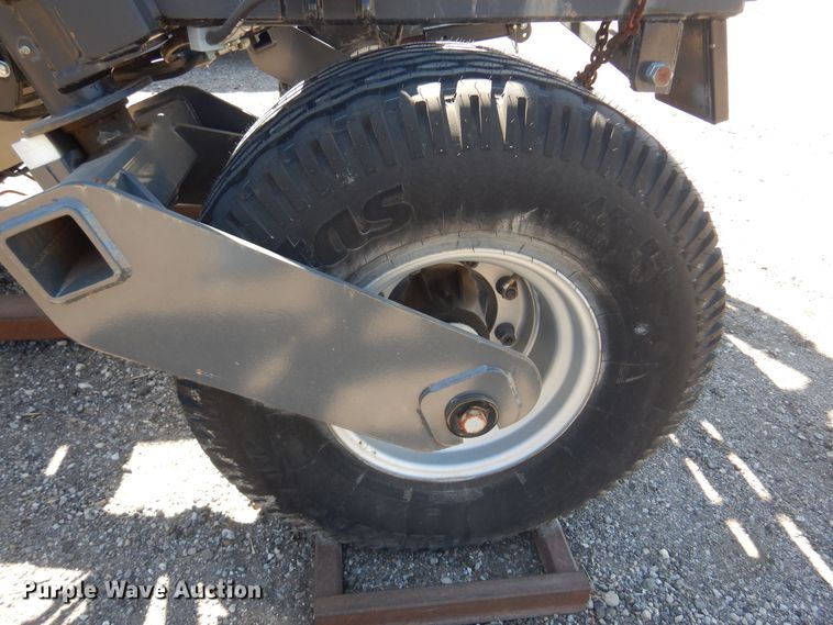 image for item LT9664 2016 Park Land 455  bale accumulator