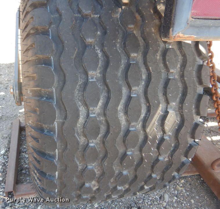 image for item LT9664 2016 Park Land 455  bale accumulator