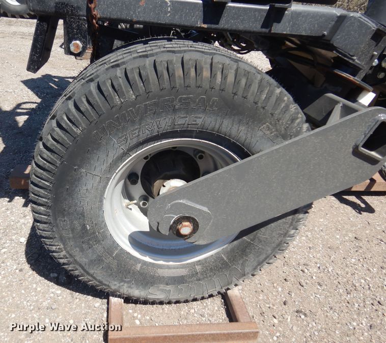 image for item LT9664 2016 Park Land 455  bale accumulator