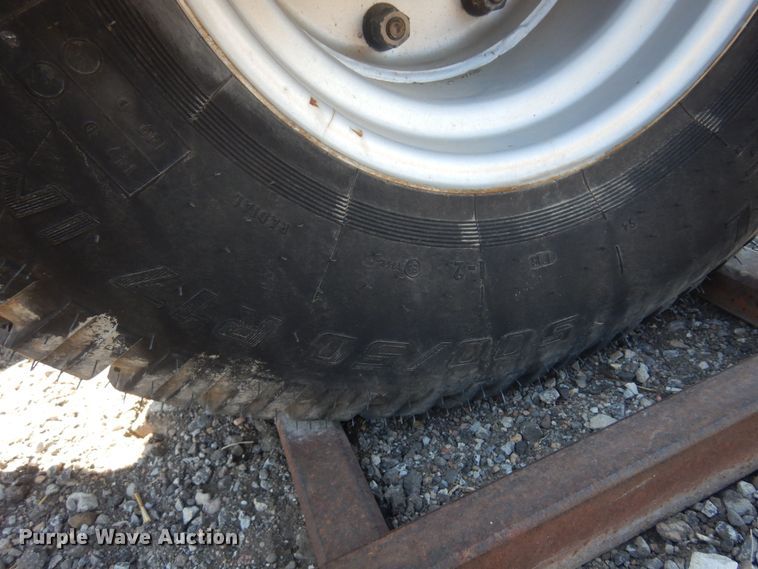 image for item LT9664 2016 Park Land 455  bale accumulator