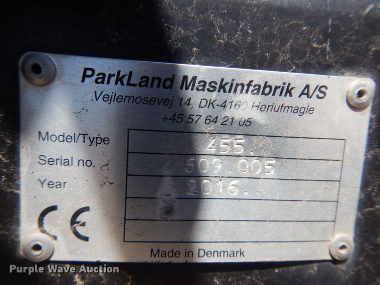 image for item LT9664 2016 Park Land 455  bale accumulator