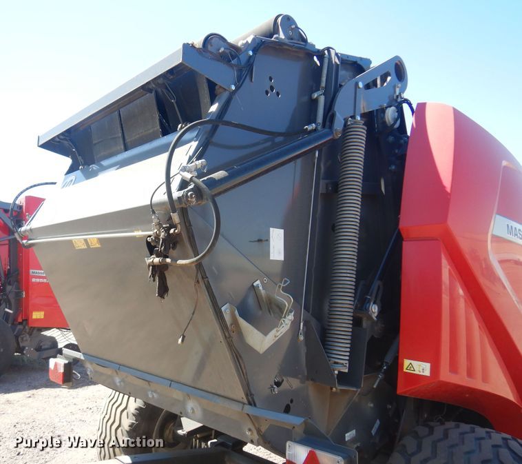 image for item LT9665 Massey  Ferguson 4160V  round baler
