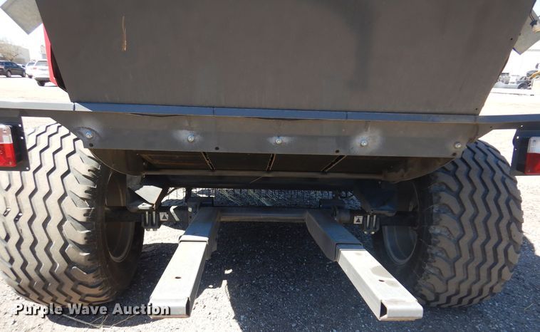 image for item LT9665 Massey  Ferguson 4160V  round baler