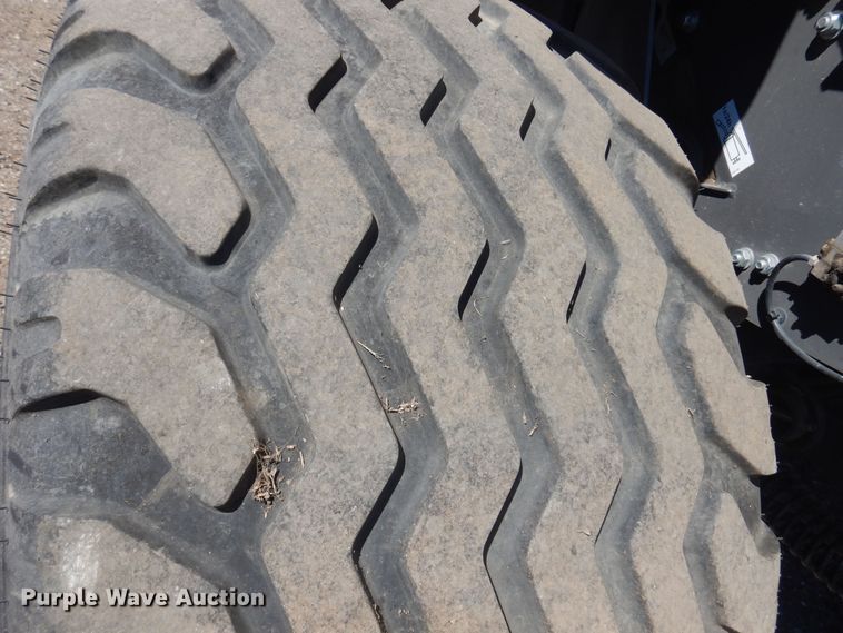 image for item LT9665 Massey  Ferguson 4160V  round baler