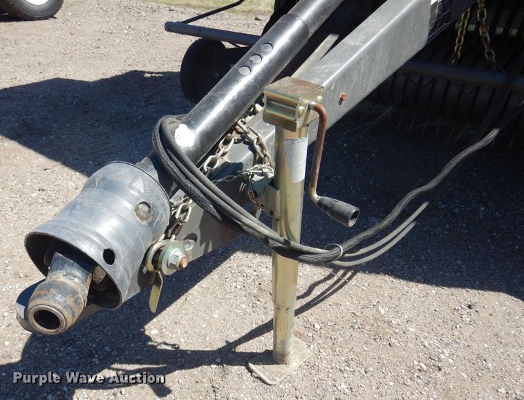 image for item LT9666 Massey  Ferguson 2956A  round Baler