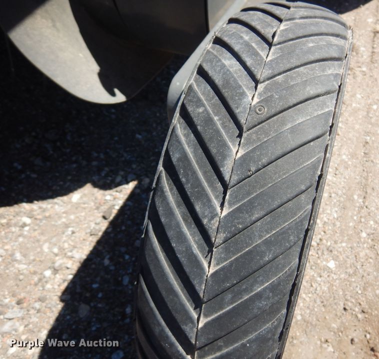 image for item LT9666 Massey  Ferguson 2956A  round Baler