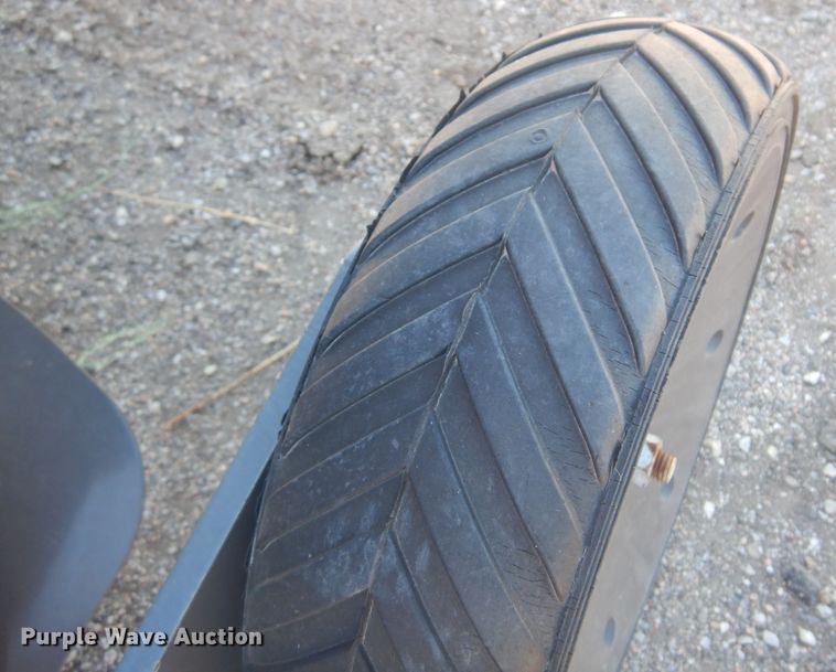 image for item LT9666 Massey  Ferguson 2956A  round Baler