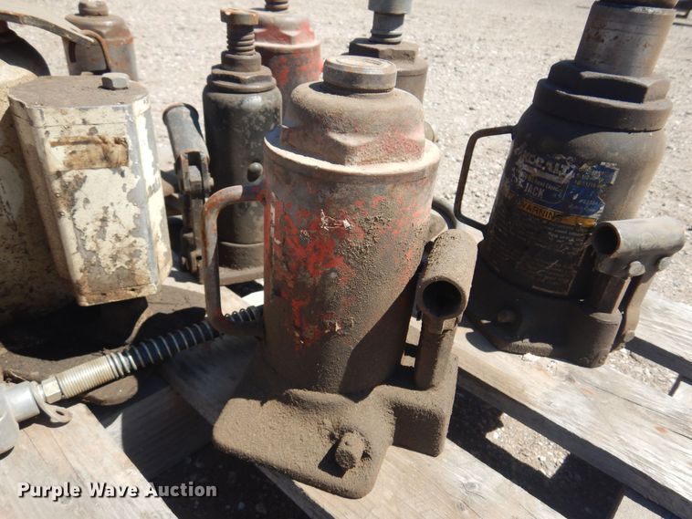 image for item LT9671 (7) jacks