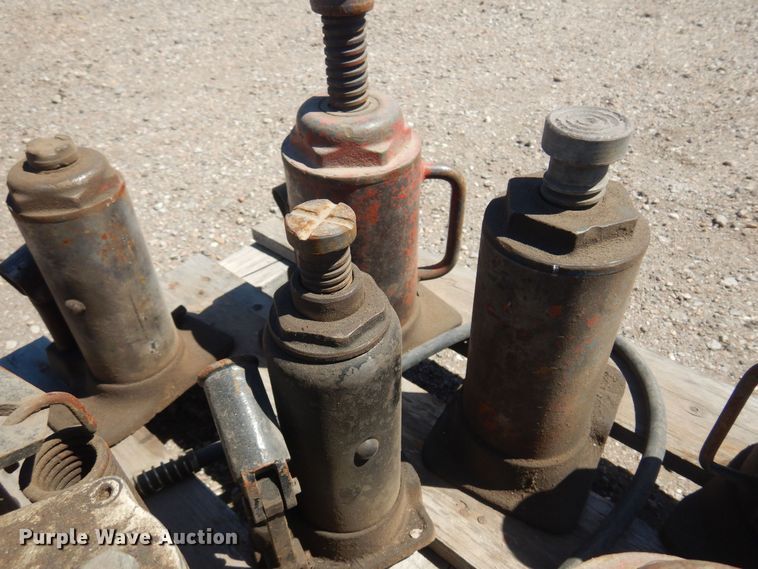 image for item LT9671 (7) jacks