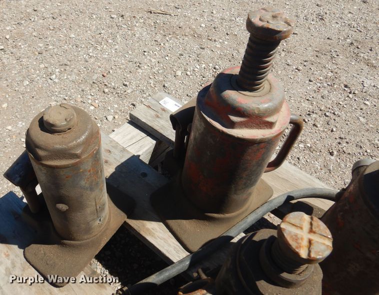 image for item LT9671 (7) jacks