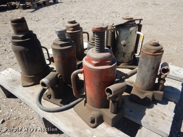 image for item LT9671 (7) jacks