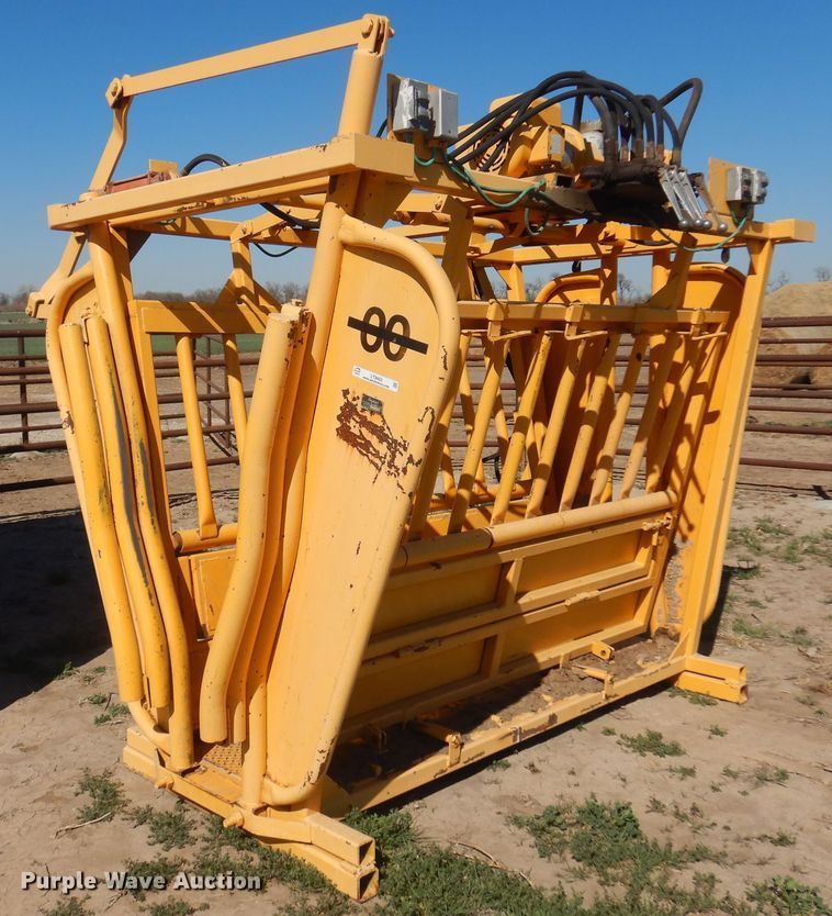 image for item LT9683 Trojan  livestock squeeze chute