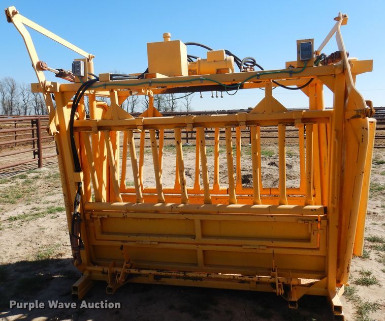 image for item LT9683 Trojan  livestock squeeze chute