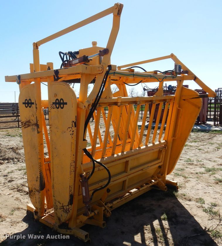 image for item LT9683 Trojan  livestock squeeze chute