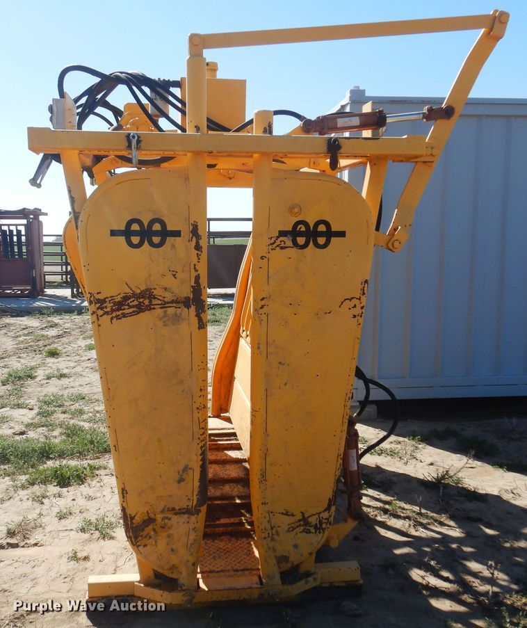 image for item LT9683 Trojan  livestock squeeze chute