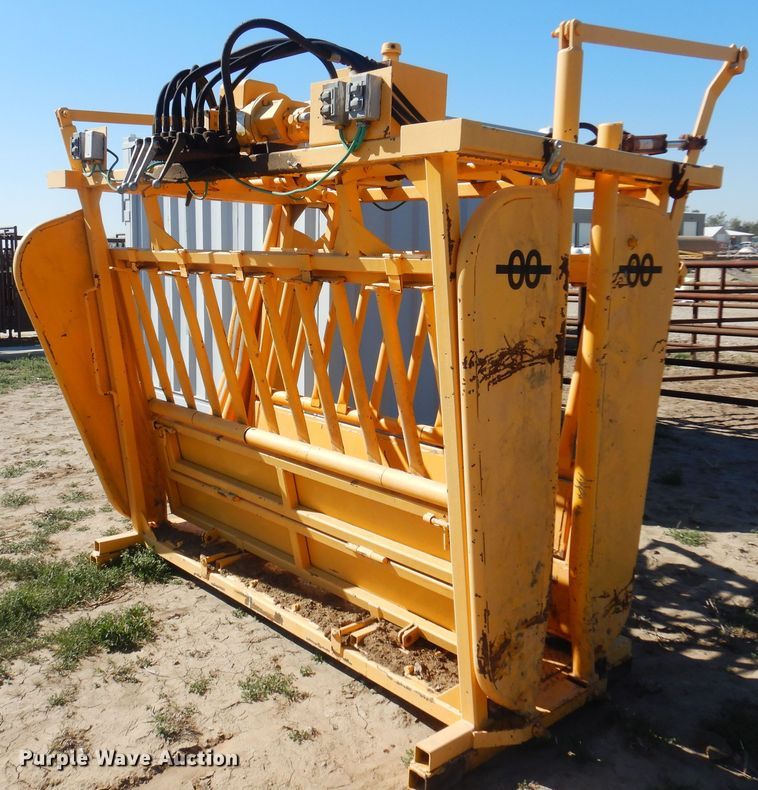 image for item LT9683 Trojan  livestock squeeze chute