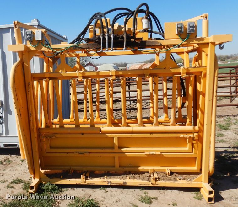 image for item LT9683 Trojan  livestock squeeze chute