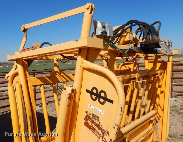 image for item LT9683 Trojan  livestock squeeze chute