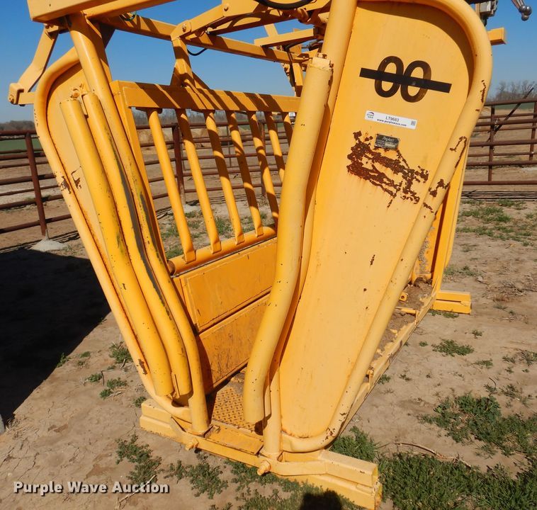image for item LT9683 Trojan  livestock squeeze chute