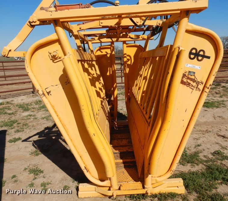 image for item LT9683 Trojan  livestock squeeze chute