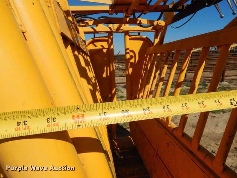 image for item LT9683 Trojan  livestock squeeze chute