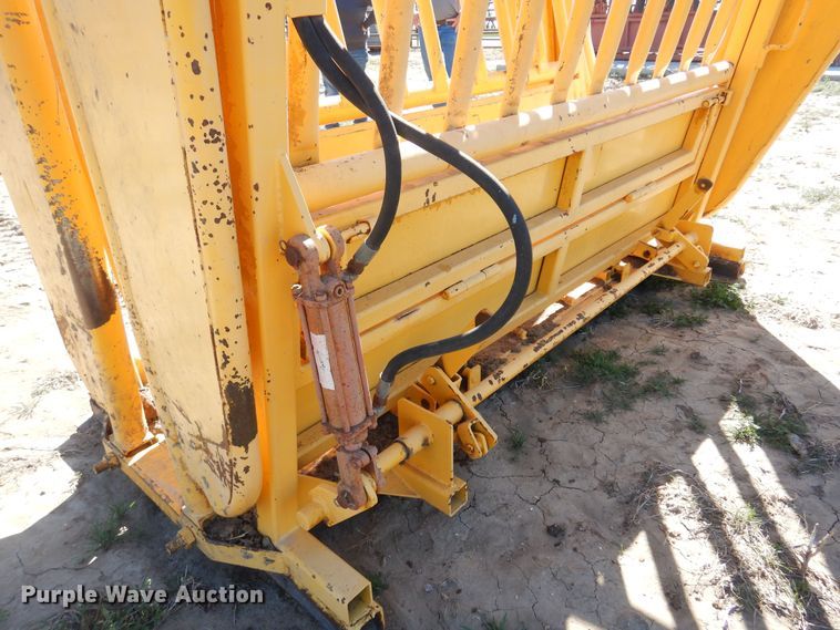 image for item LT9683 Trojan  livestock squeeze chute