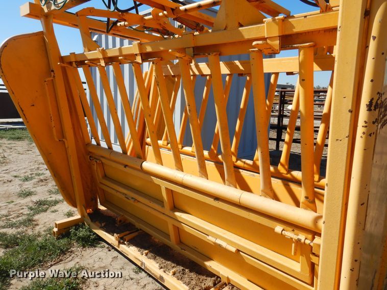 image for item LT9683 Trojan  livestock squeeze chute