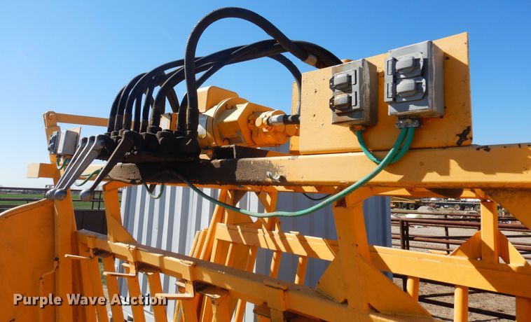 image for item LT9683 Trojan  livestock squeeze chute