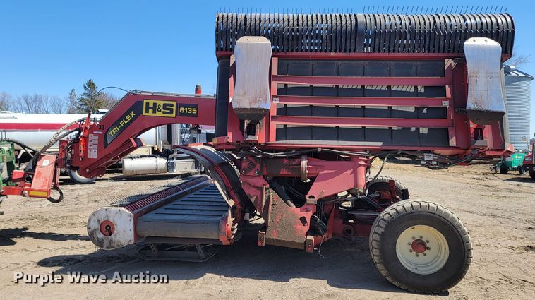 image for item LV9510 H&S Tri-Flex TF6135  hay merger