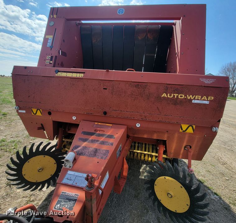 image for item LV9525 1997 New Holland 664  round baler