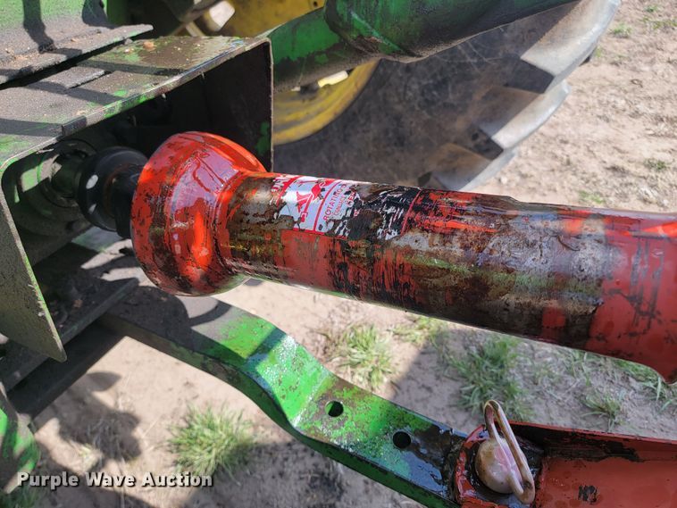 image for item LV9525 1997 New Holland 664  round baler