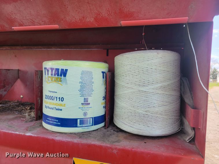 image for item LV9525 1997 New Holland 664  round baler