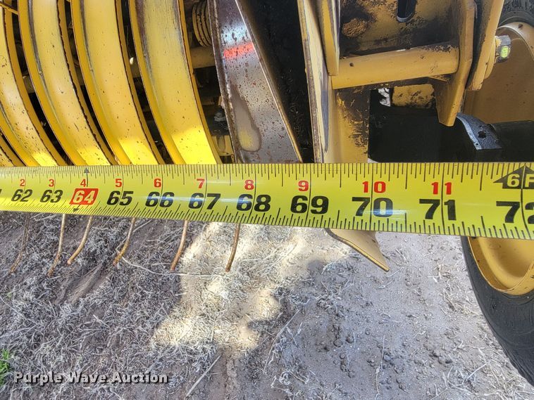 image for item LV9525 1997 New Holland 664  round baler